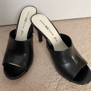 Anne Klein NWOT 7M Black Heels